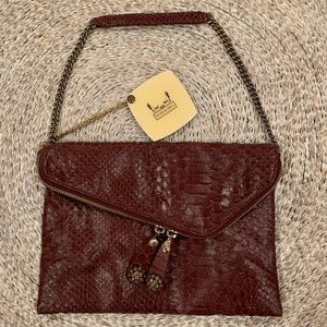 Beautiful Henri Bendel Clutch (cranberry)
